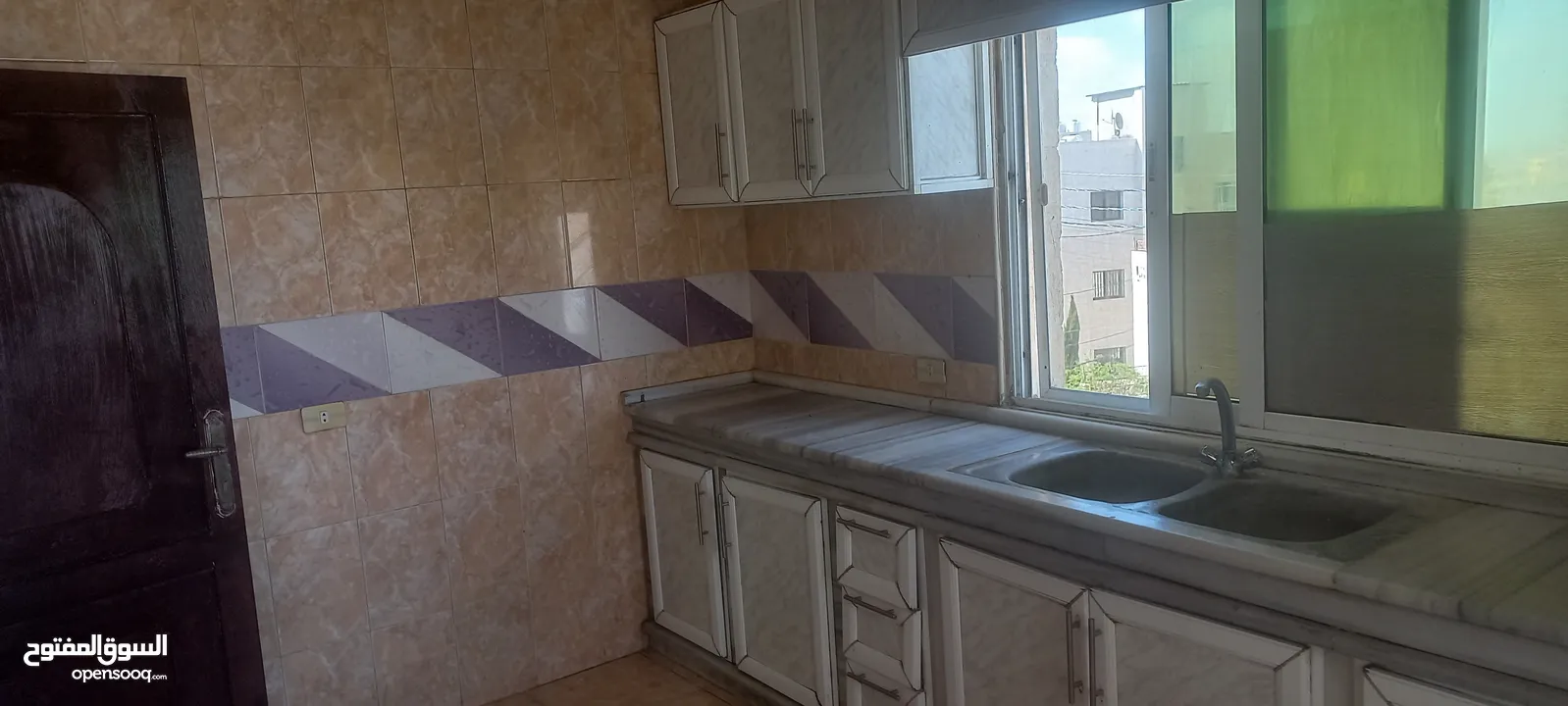 شقه من المالك مباشرة /  صالحيه العابد قرب جسر الصالحيه والحزام بسعر مغري قريبه من الخدمات