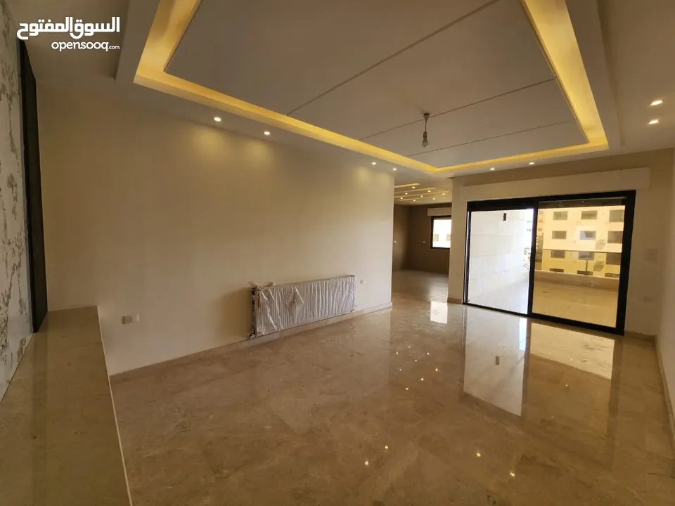 شقة طابقية للبيع في حي الصحابة - ref : 14579