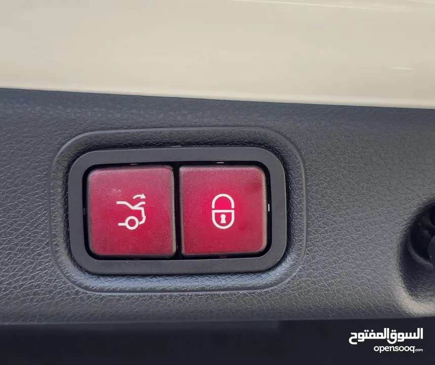 مرسيديس E300 هايبريد بنزين و كهرباء ترخيص 2020