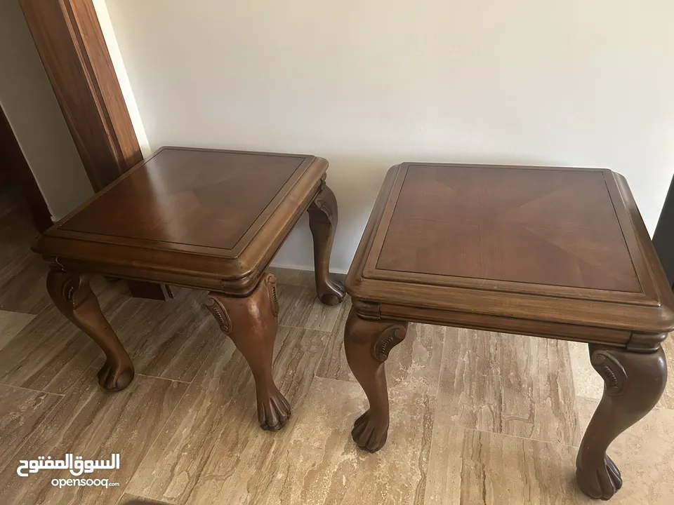 طاولة وسط مع طربيزات +كونسر