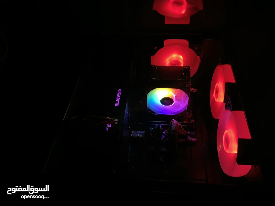 السلام عليكم جهاز جيمنج للبيع I7 4790 GTX 1070 3fan 16 ram Power 620W Ssd 240+500ssd+500hdd