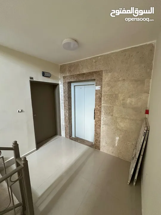 ثلاث غرف غير مفروشة للإيجار