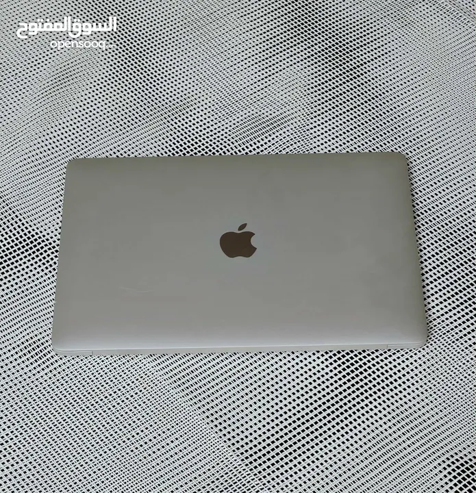 MacBook Pro 2020 بحالة ممتازة
