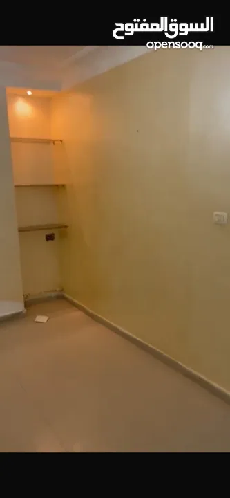 ثلاث غرف نوم غير مفروشة للايجار