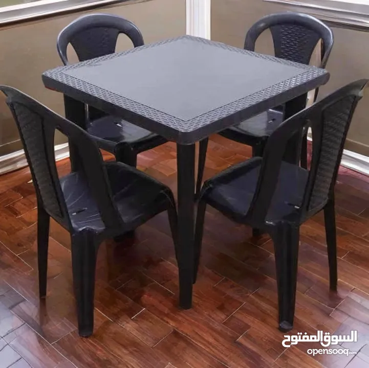طاولة و 4كراسي