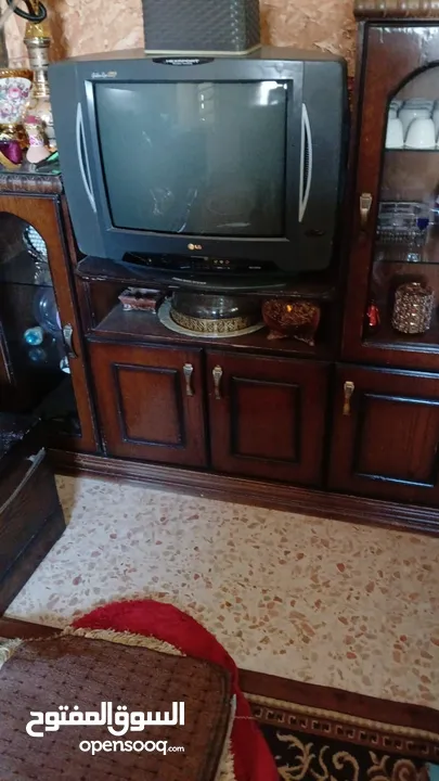 طاولة تلفزيون   تفصيل