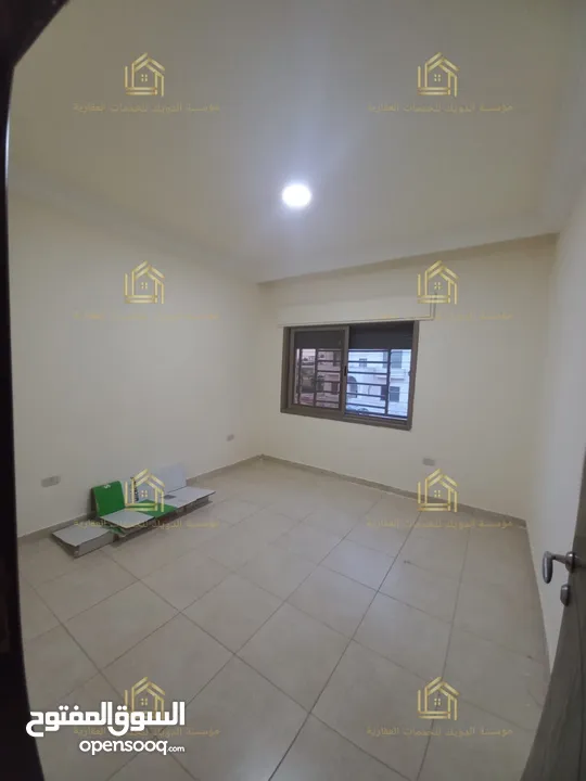 شقة سوبر ديلوكس ارضي مع ترس موقع هادئ ومميز