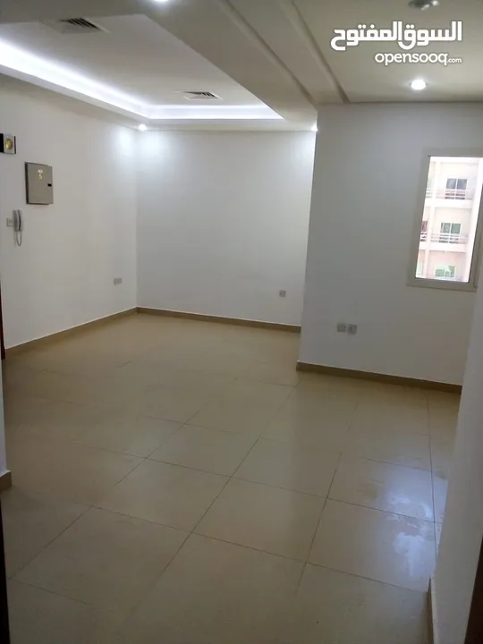 يوجد لدينا شقة غرفه و صاله و غرفتين و صاله في السالمية قطعه 12 ‏Appartment for rent in salmiya block