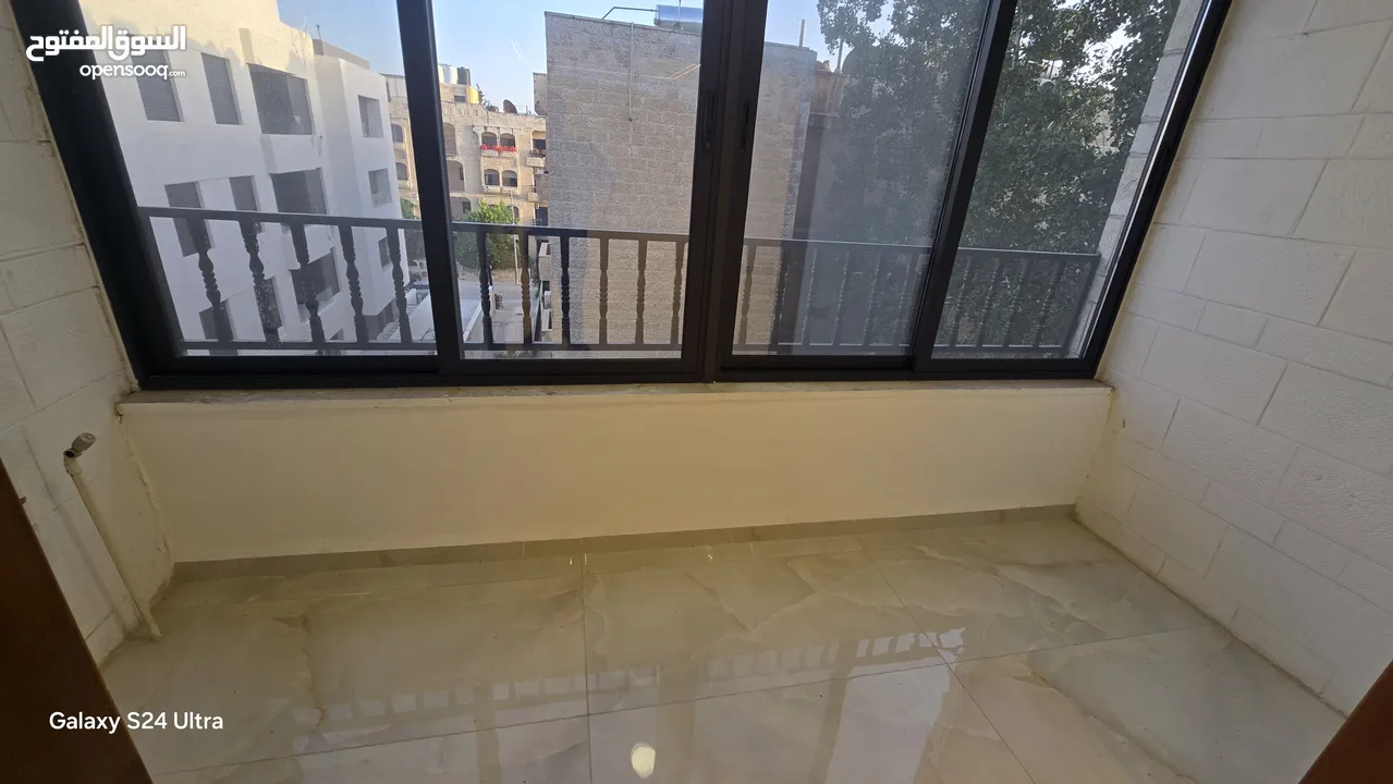 شقه سوبر ديلوكس فارغة للإيجار لم تسكن في الصويفيه
