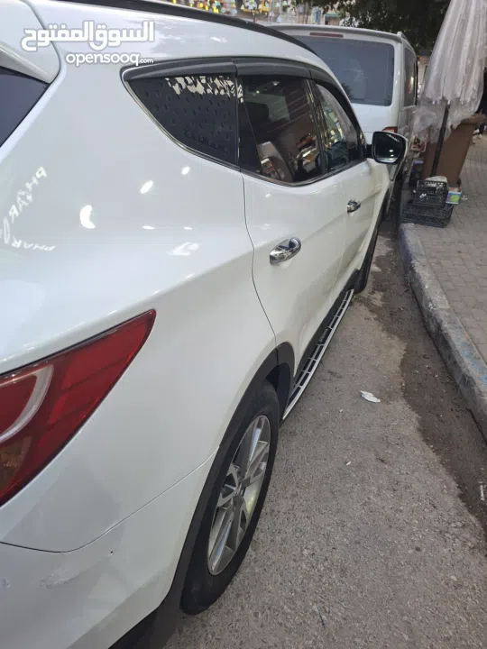 سانتافي 2014 لون ابيض 4*4 ماتور 2000 ديزلكاش 73000 ممكن دفعه لا تقل عن 40000 وشكات مع فرق بالسعر