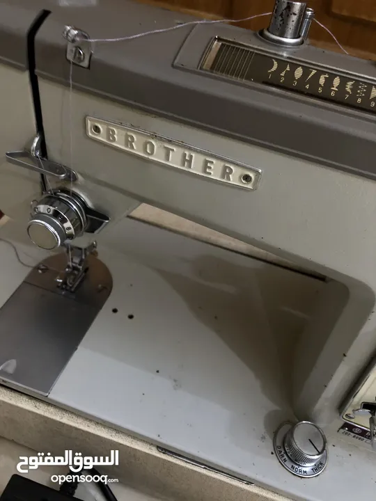 ماكينة خياطة ماركة Brother نظيفة واستعمالها خفيف للبيع السعر 125 وبيها مجال