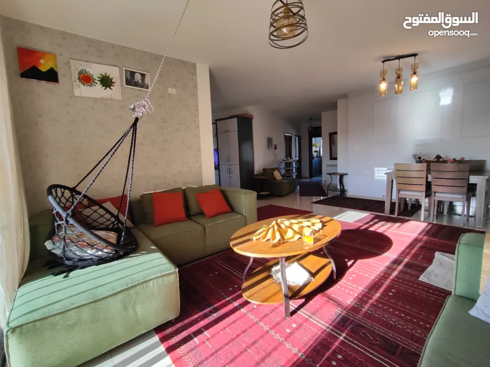 روف مميز للبيع في سطح مرحبا قرب الأرصاد الجوية