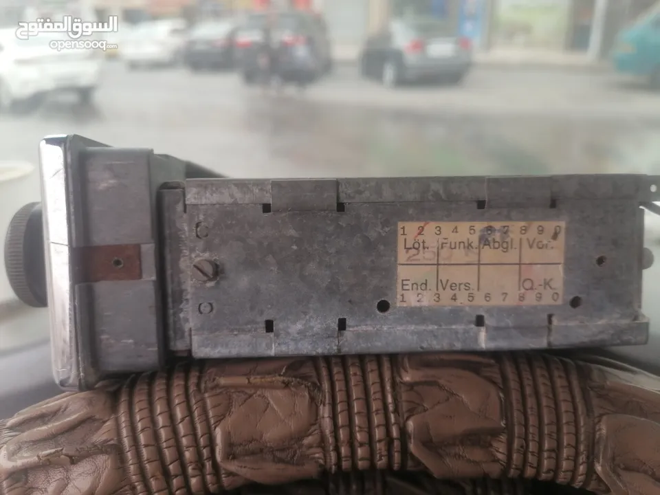 مسجل راديو بيكر كان راكب على مرسيدس.