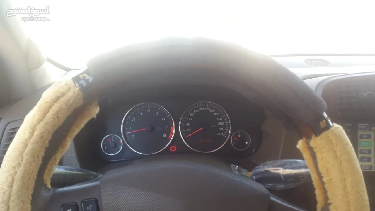 سيارة كاديلاك نوع SRX موديل 2006 بحالة جيدة جداً تتميز بداخلية نظيفة جداً
