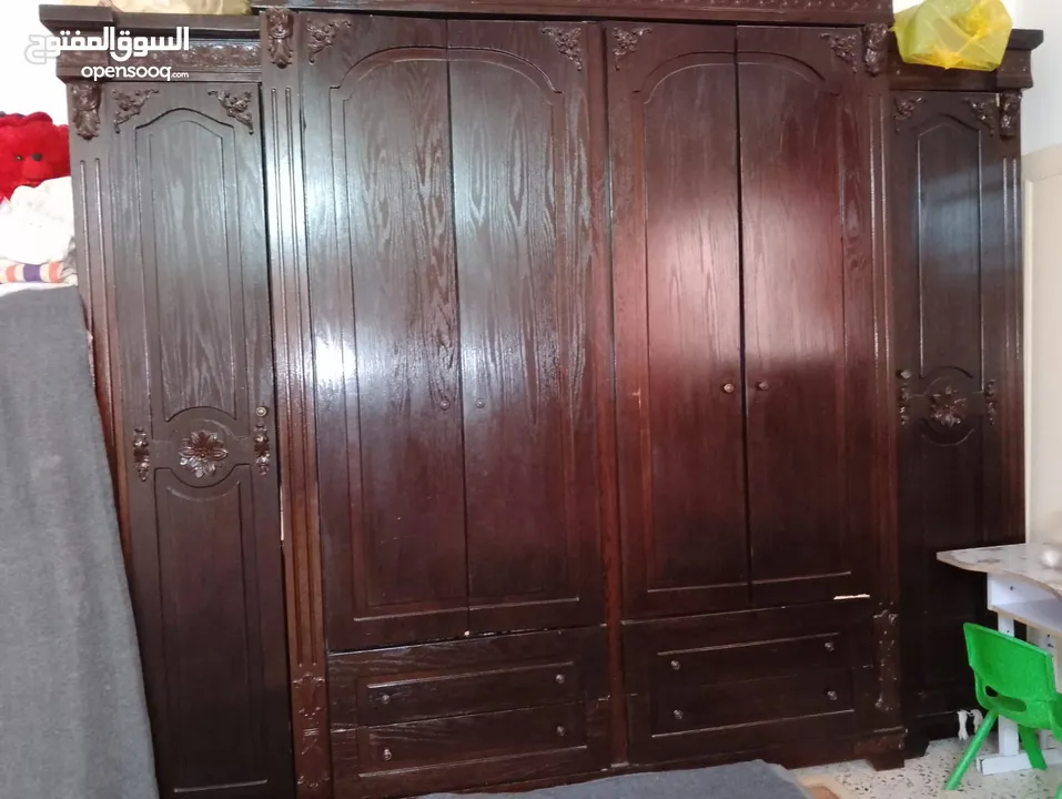 غرفة نوم بحال ممتازه مع فرشتها وكاله