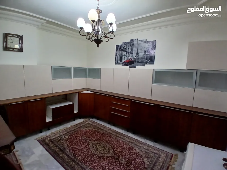 مطبخ خشب جوايكو مميز شبه جديد للبيع بالسعر مميز جدا المطبخ عبارة عن 3 واجهات بحالة الوكالة مميز جدا