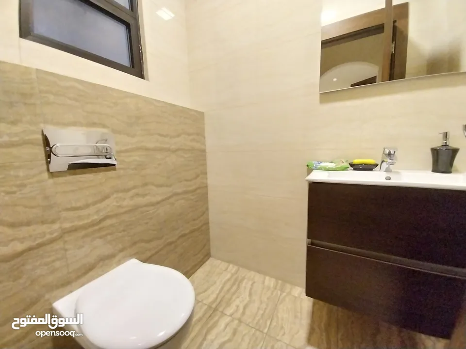 شقة غير مفروشة للإيجار 375م2 ( Property 19249 )-175072681