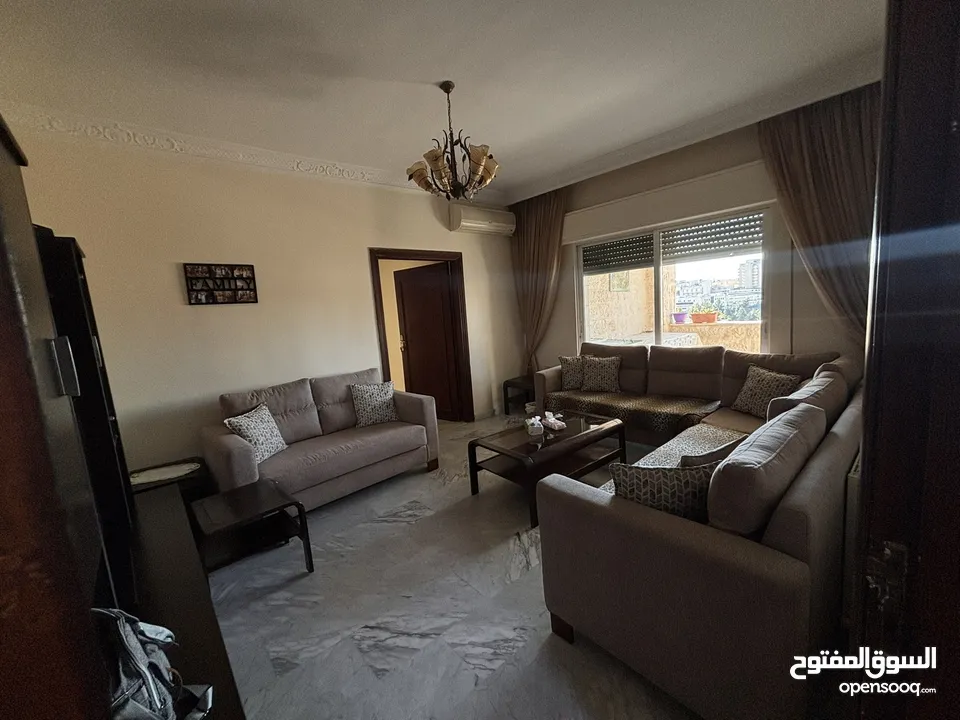 شقة طابق اخير 220م للبيع ضاحية الرشيد