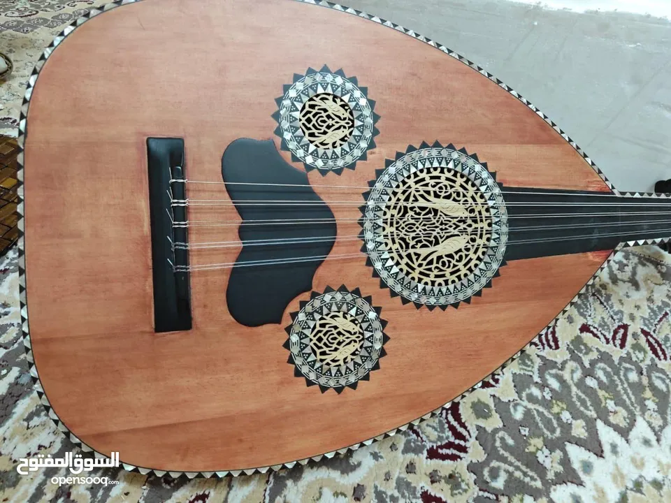 عود جديد للبيع  ، للصانع المصري فتحي امين .