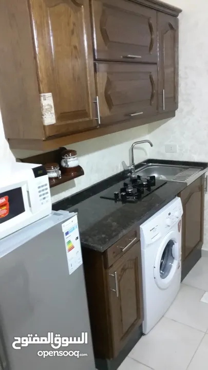 ستوديو فاخر غرفة وصالة مع بلكونة مقابل البوابة الشمالية - الجامعة الاردنية. الجبيهة