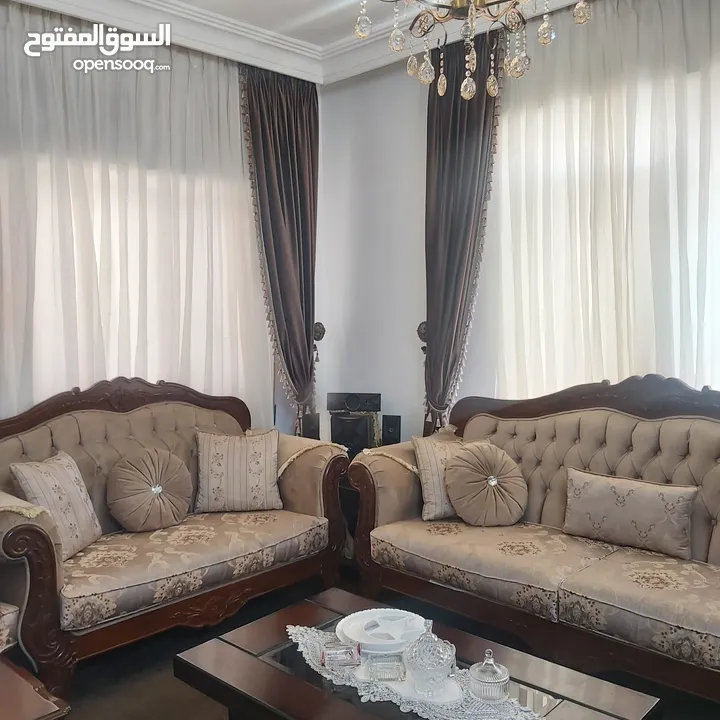 كنب تفصيل خشب زان شبه جديد 9 مقاعد