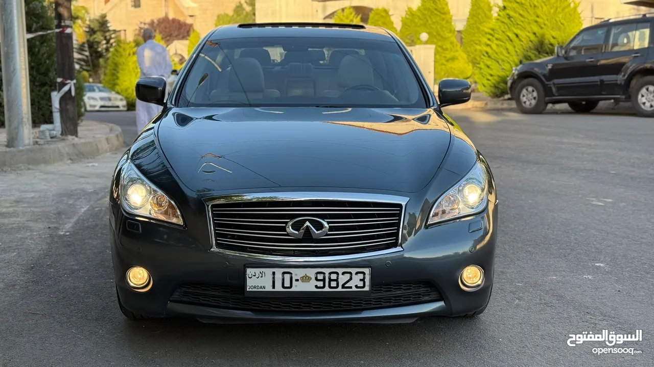 سيارة إنفينيتي Q70 2014 للبيع