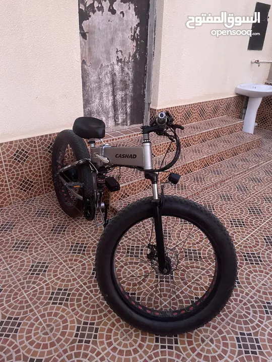 CASHAD E-BIKE  60v 1500w  Note: There is no charger, and it has a small incision in the chair