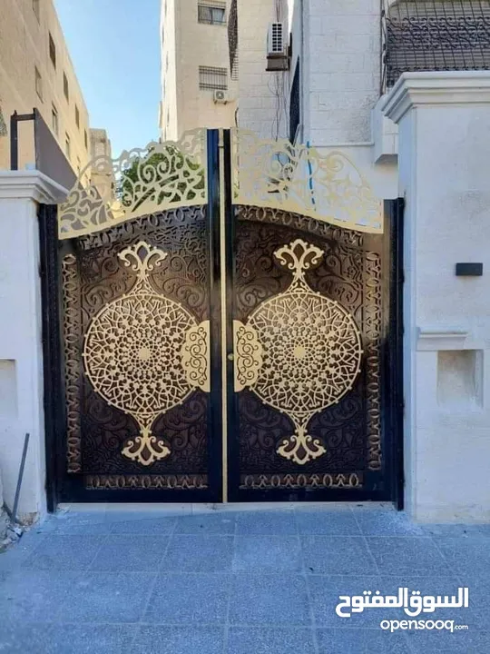 باب حديد لليزر