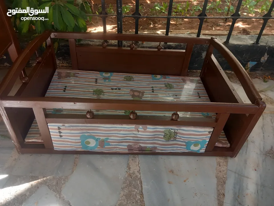 تخت اطفال بحالة الوكالة + كوت اطفال عرباية اطفال