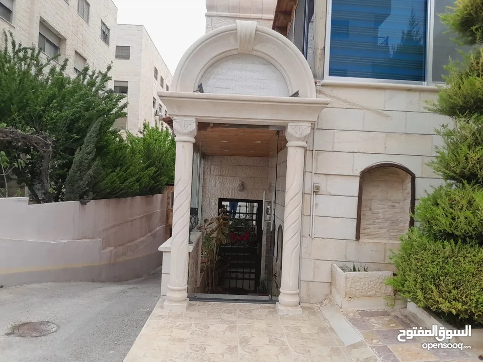 شقه شبه أرضى قرب دوار الجاذبية