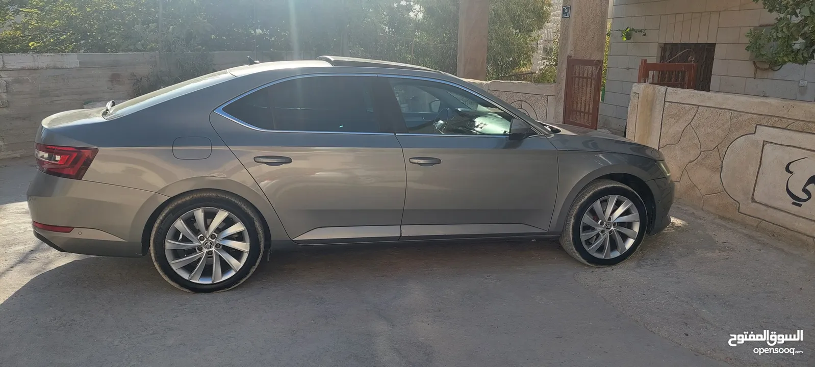 سكودا سوبير بنزين 2019 قوه محرك 2000 بجي 4 /4 280حصان تامين وترخيص شامل لعام كامل عداد قليل