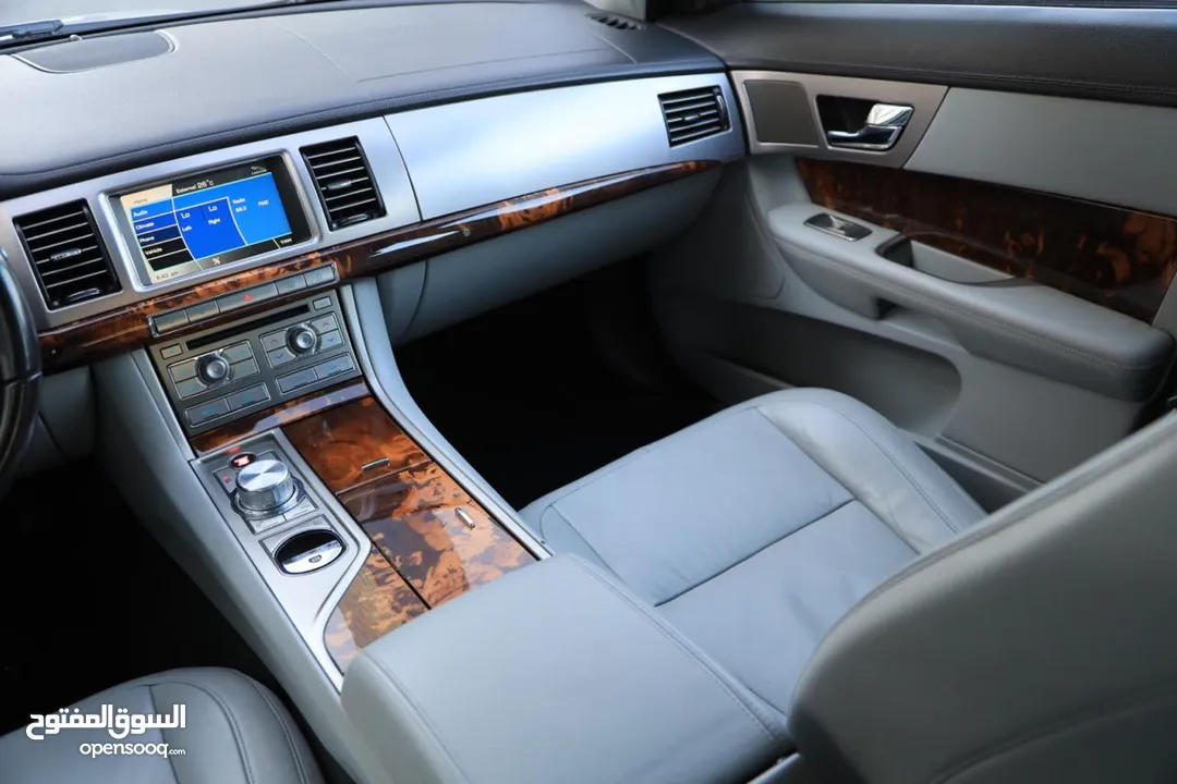 Jaguar XF 2009 3.0L    جاكوار xf 2009 وارد الوكالة / صيانة الوكالة  قاطعه مسافه 88 الف كيلو فقط