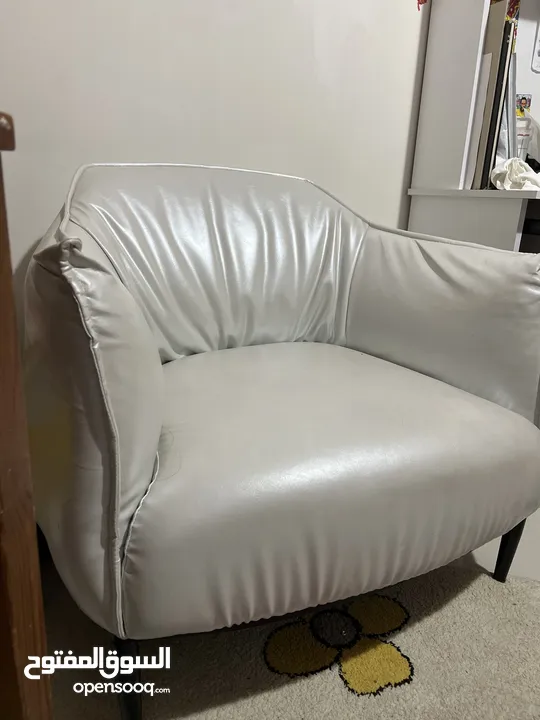 كرسي جلد فخم ارجل حديد