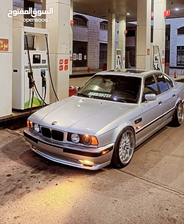 BMW E34 للبيع موديل 89 محدثه بالكامل 95