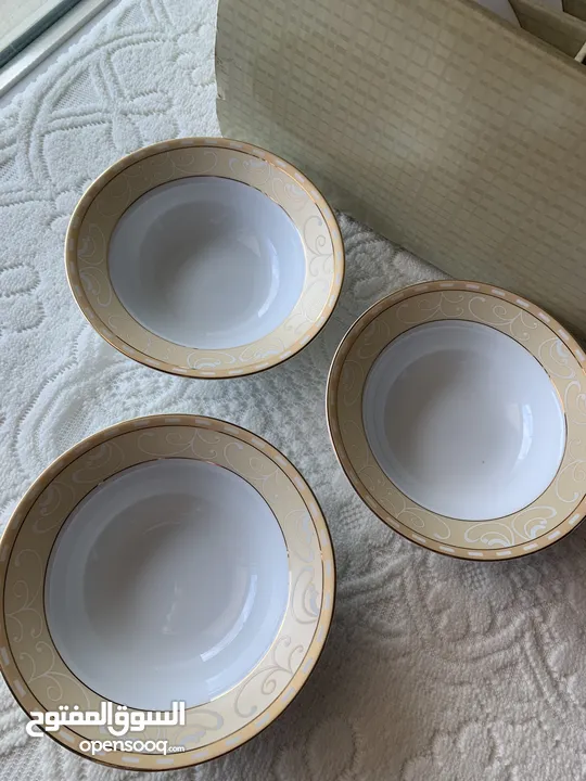 15 pcs porcelain bowl set -  طقم صحون بورسلين متكون من 15 قطعة