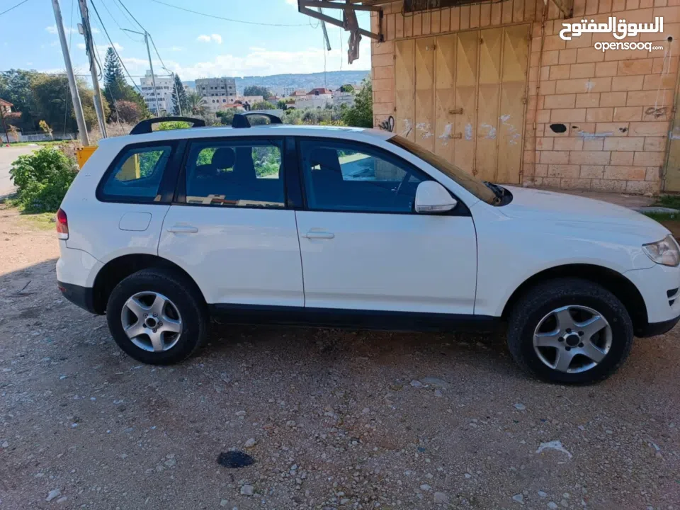 فولكس فاجن طوارق 2008 بحالة الوكالة  ماتور ديزل 3000 V6 عداد 145000 جير و ماتور و شصيات 100% وعلى ال