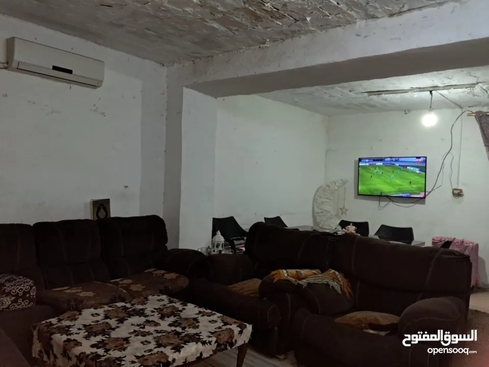بيت ارضي مستقل بحاجه الا صيانة السقوف بيت اسكان مضاف عليه غرفه 5/4حمام ماستر حمام عادي مطبخ 5/4