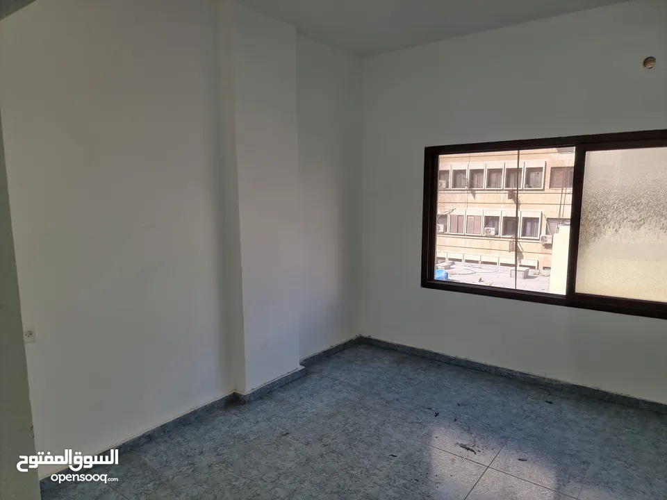 مكتب بالخلو او مخزن