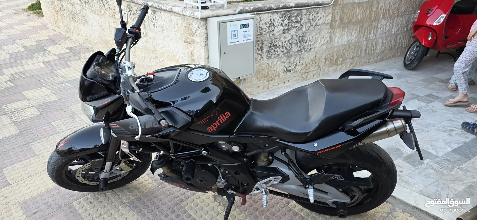 دراجة ابريليا 750 cc بحالة ممتازة 2016 ماشية 24000 فقط مالك ثاني صيانة دورية في الشركة 3200 دينار
