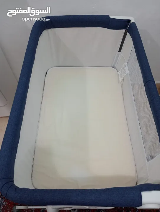 Baby crib with free pillow