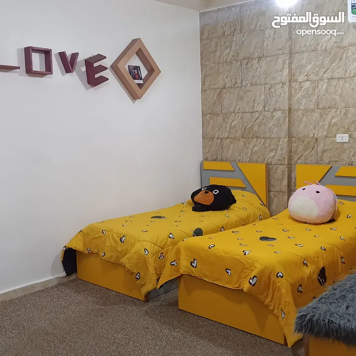 شقة سكنية للبيع في سحاب طابق ثاني مدخلين للشقة  قرب الجامع ابو بكر الصديق الحي الغربي