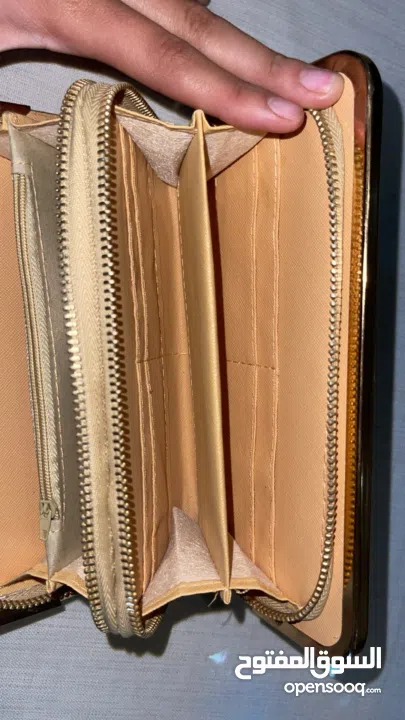 محفظة نسائية