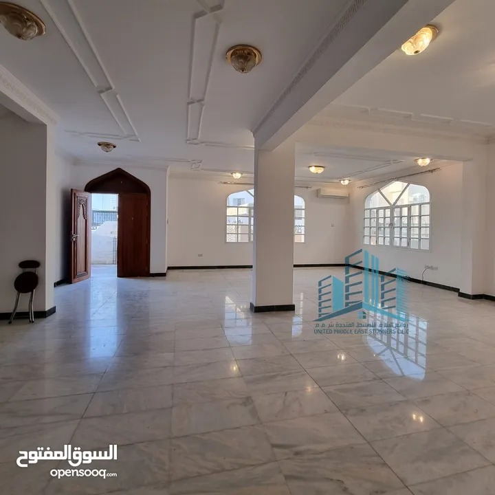Beautiful 5 BR Villa in Al Ghoubra North near by 18th November st