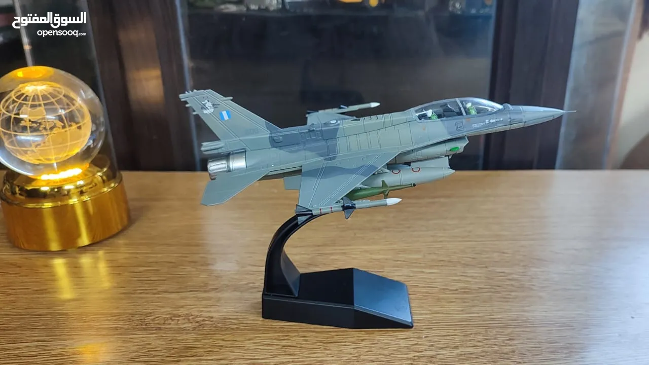 نموذج طائرة حديد F16