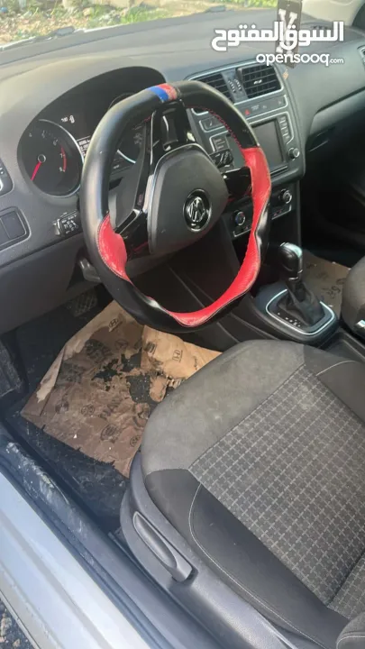 بولو2017 لون ابيض اوتوماتيك ماطور 1200 تيربو فتحه سقف بانوراما اصليه ليدات اماميه خلفيه حساس امامي