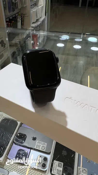 Apple Watch Series 8 45mm / Box charger / battery : 91% / Black