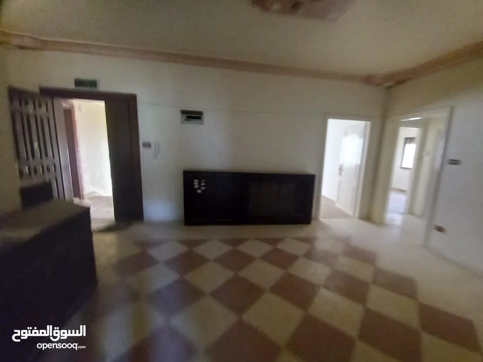 فيلا فارغة للإيجار اعلان رقم (V32)