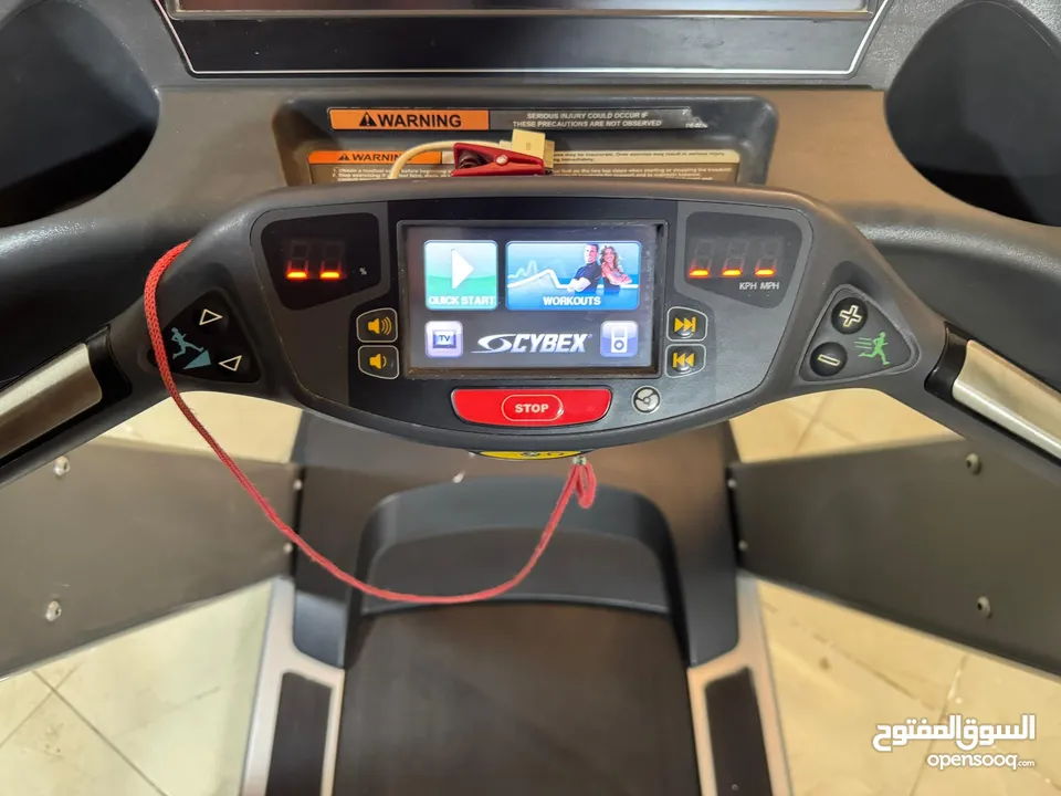 جهاز تريدميل Cybex770T شبه جديد استخدام شهرين فقط بسعر مغري