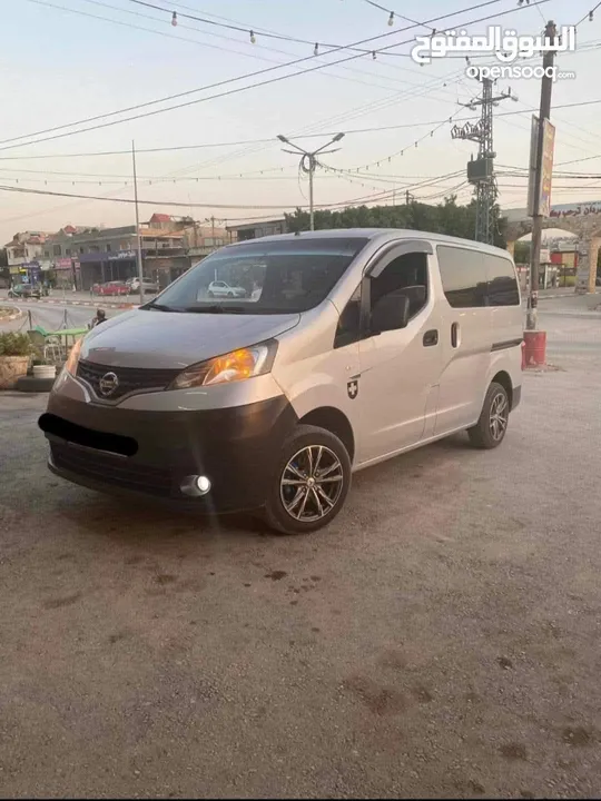 نيسان nv200