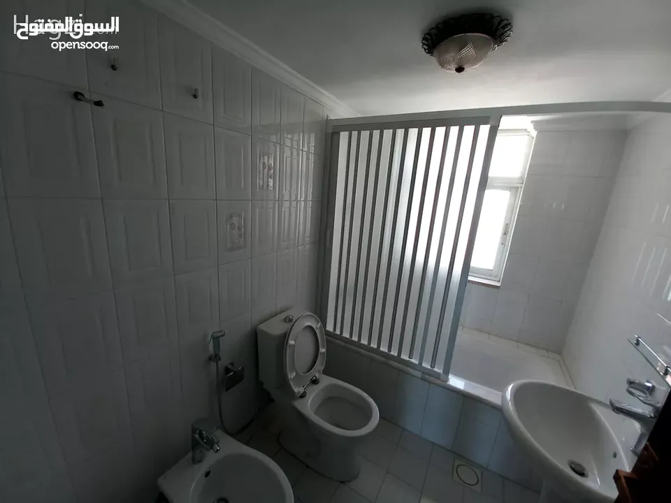 شقة غير مفروشة للإيجار 200م2 ( Property 16705 ) سنوي فقط